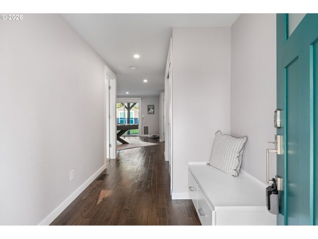 8407 N HARTMAN St, Portland, OR 97203