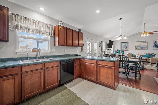 26 Dean Wells Court, Warrenton, MO 63383