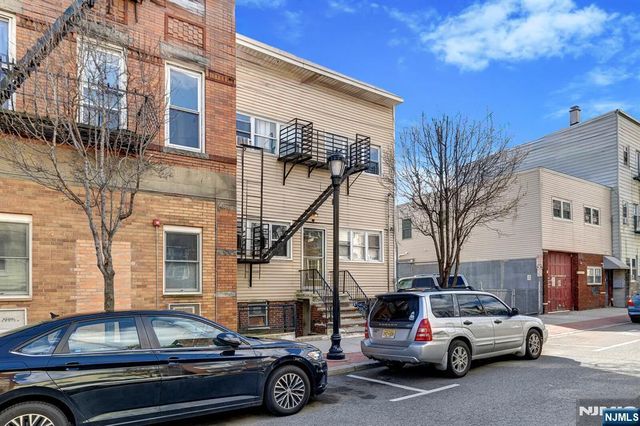 513 11th Street, Union City, NJ 07087