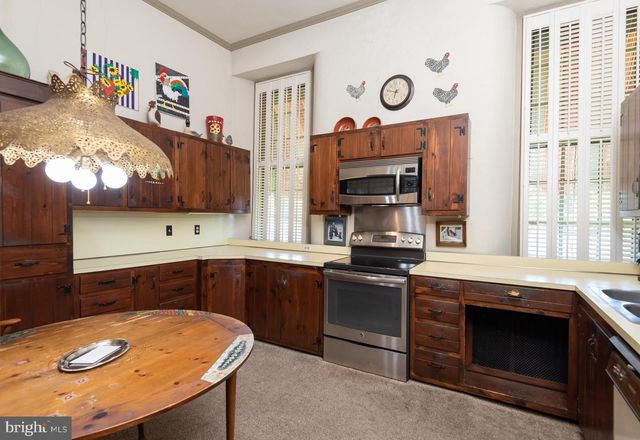 381 E SWEDESFORD RD, Wayne, PA 19087