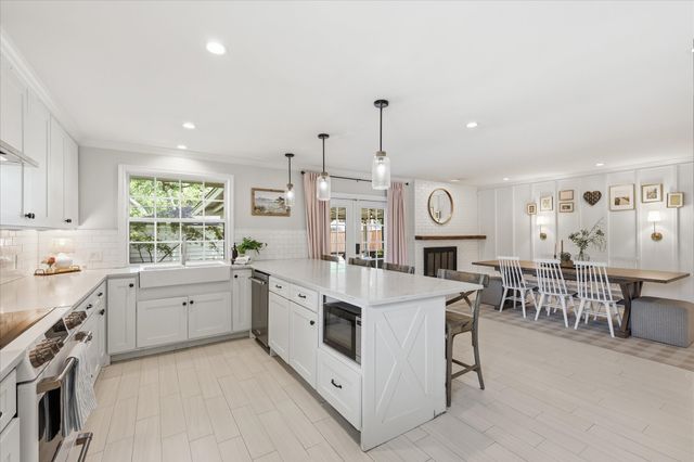 406 Saint Lukes Drive, Richardson, TX 75080