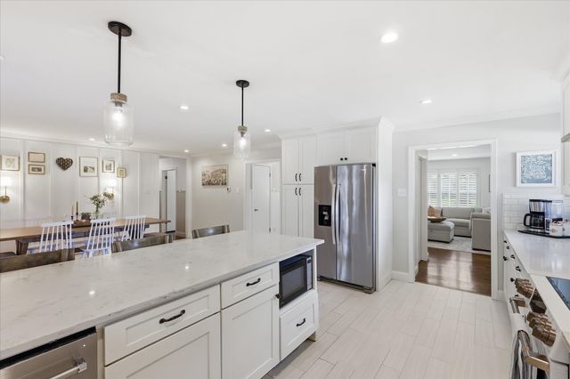 406 Saint Lukes Drive, Richardson, TX 75080