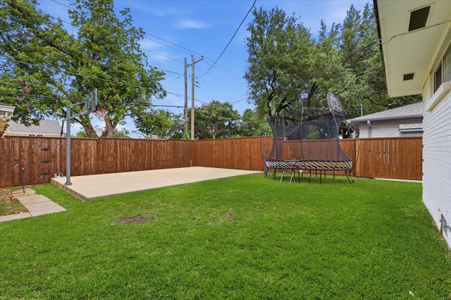 406 Saint Lukes Drive, Richardson, TX 75080