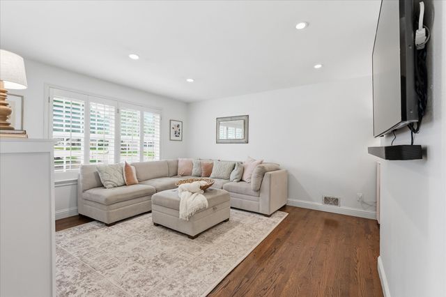 406 Saint Lukes Drive, Richardson, TX 75080