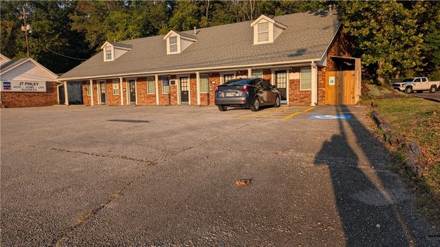 2140 N College Avenue 1, Fayetteville, AR 72703