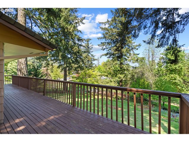 1875 VALLEY VIEW Dr, West Linn, OR 97068