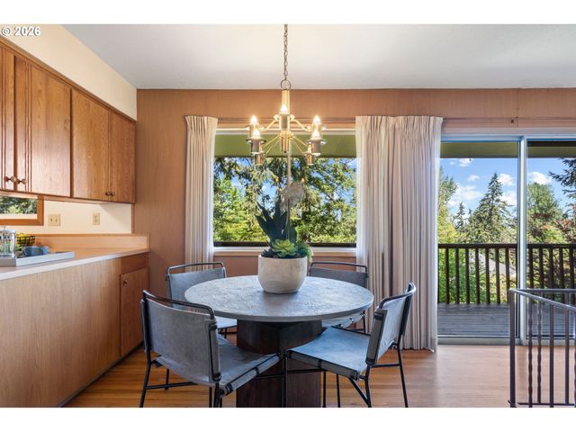 1875 VALLEY VIEW Dr, West Linn, OR 97068