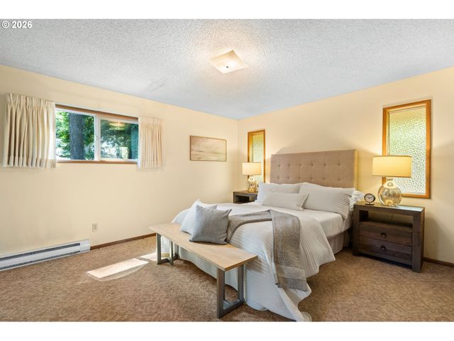1875 VALLEY VIEW Dr, West Linn, OR 97068