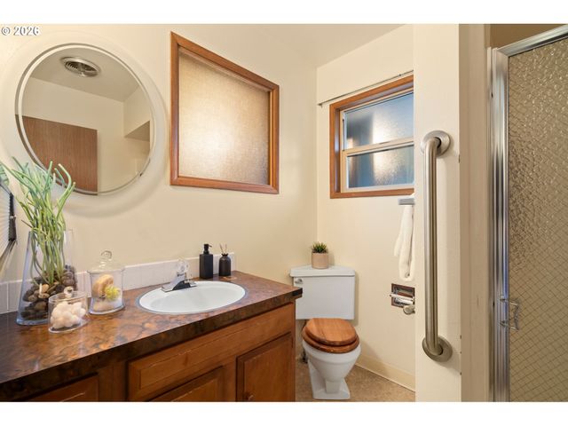 1875 VALLEY VIEW Dr, West Linn, OR 97068