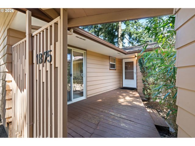 1875 VALLEY VIEW Dr, West Linn, OR 97068