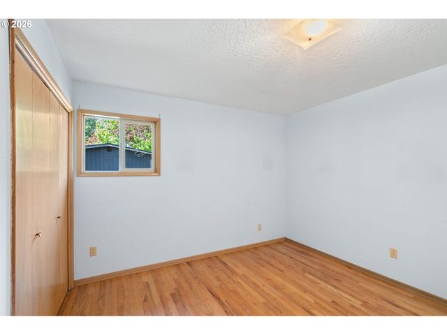 1875 VALLEY VIEW Dr, West Linn, OR 97068