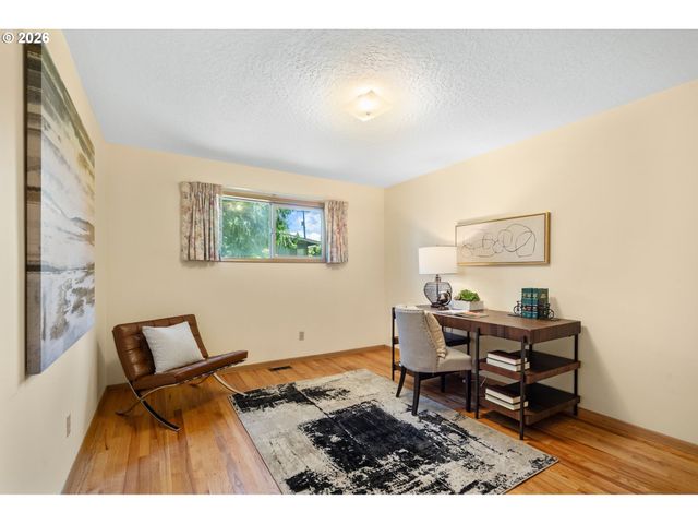 1875 VALLEY VIEW Dr, West Linn, OR 97068