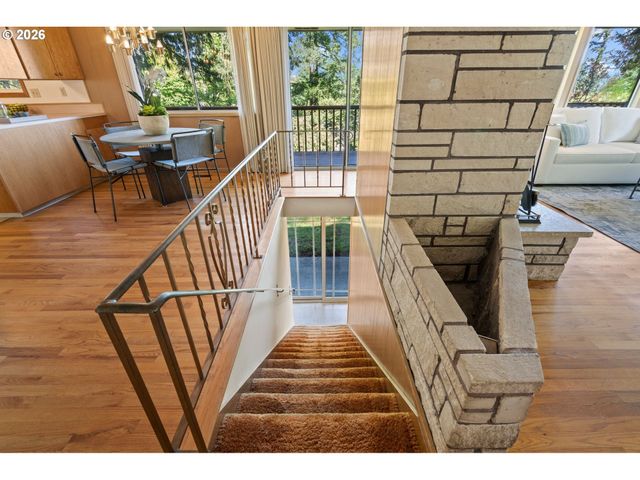 1875 VALLEY VIEW Dr, West Linn, OR 97068