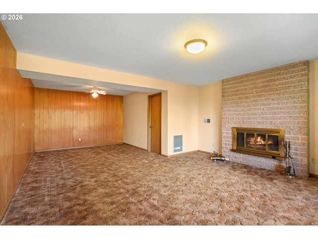 1875 VALLEY VIEW Dr, West Linn, OR 97068