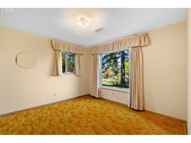 1875 VALLEY VIEW Dr, West Linn, OR 97068