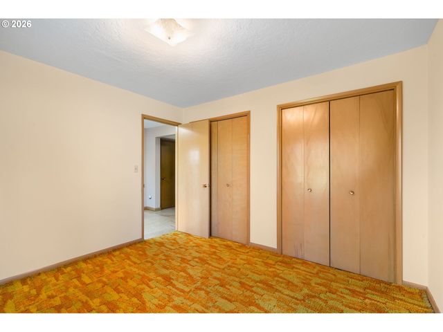 1875 VALLEY VIEW Dr, West Linn, OR 97068