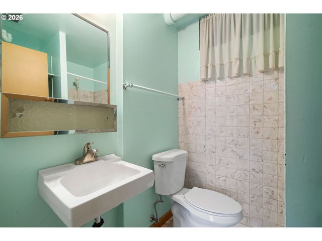 1875 VALLEY VIEW Dr, West Linn, OR 97068