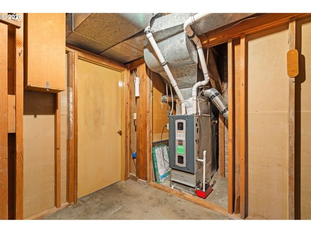 1875 VALLEY VIEW Dr, West Linn, OR 97068