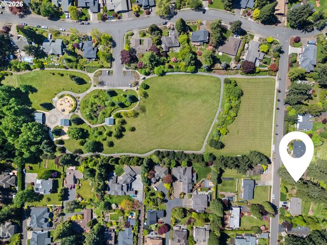 1875 VALLEY VIEW Dr, West Linn, OR 97068