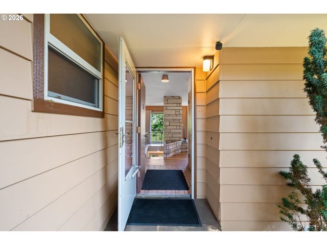 1875 VALLEY VIEW Dr, West Linn, OR 97068