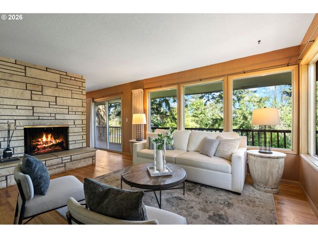 1875 VALLEY VIEW Dr, West Linn, OR 97068
