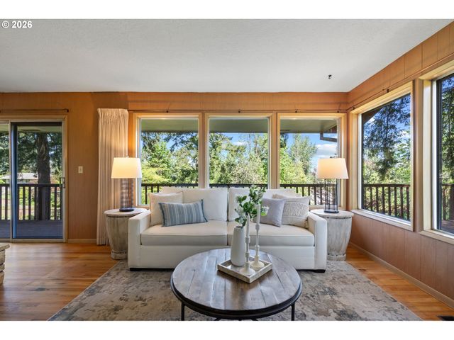 1875 VALLEY VIEW Dr, West Linn, OR 97068