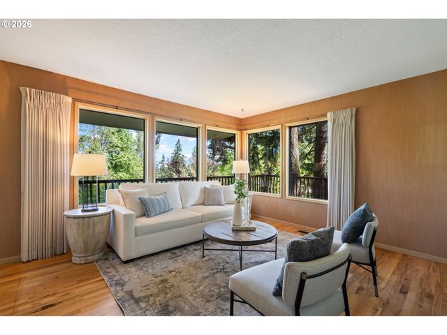 1875 VALLEY VIEW Dr, West Linn, OR 97068