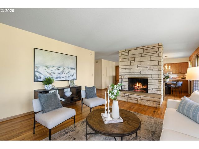 1875 VALLEY VIEW Dr, West Linn, OR 97068