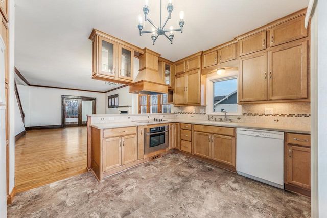 1721 W MAIN STREET, Little Chute, WI 54911