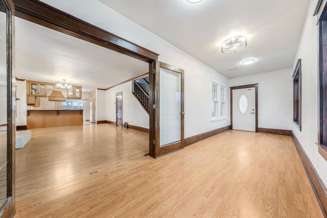 1721 W MAIN STREET, Little Chute, WI 54911