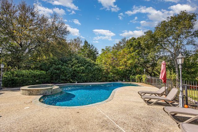 105 Woodlands Court, Ovilla, TX 75154