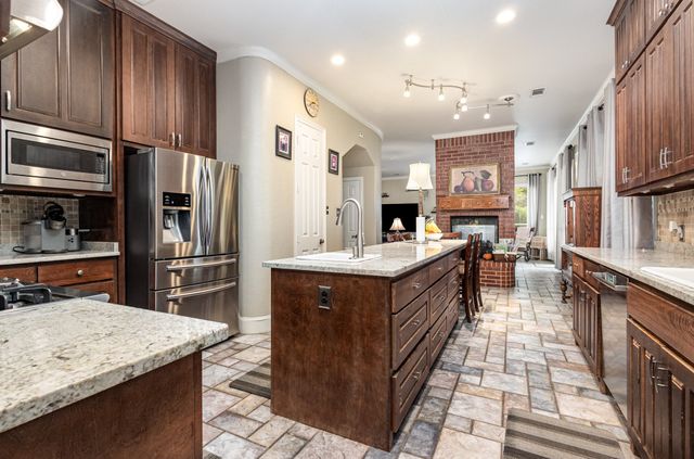 105 Woodlands Court, Ovilla, TX 75154