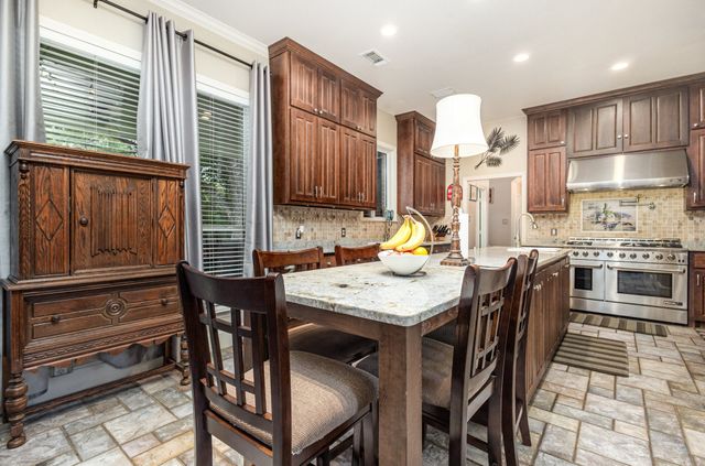 105 Woodlands Court, Ovilla, TX 75154