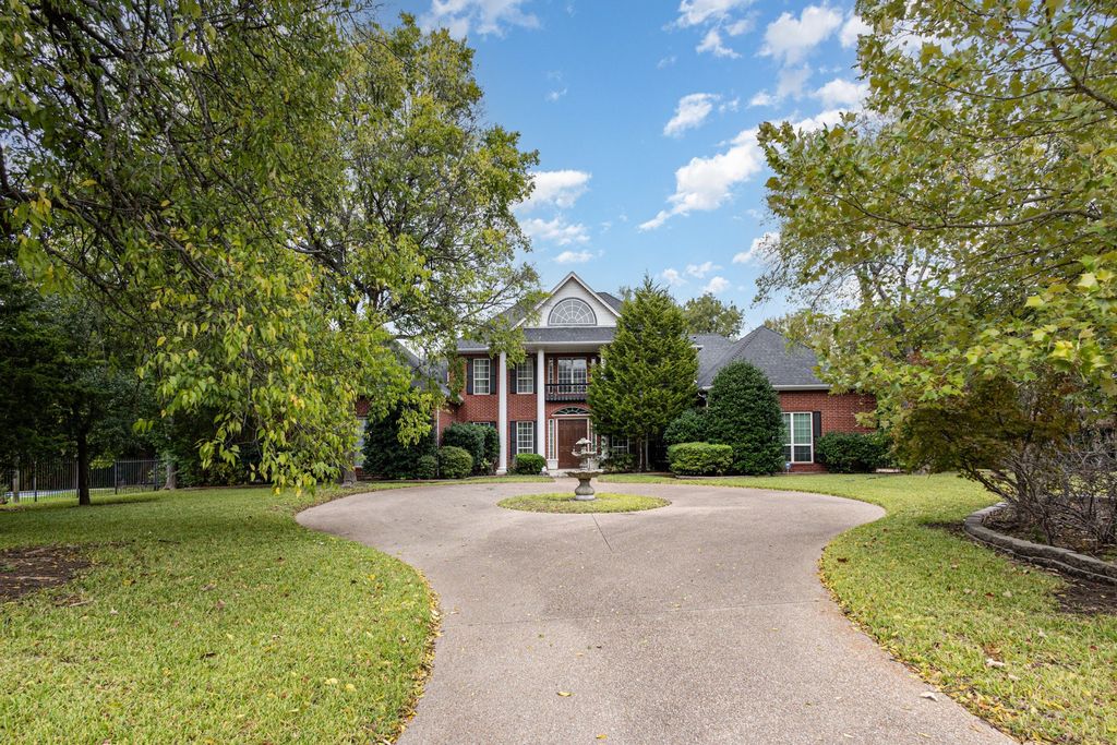 105 Woodlands Court, Ovilla, TX 75154