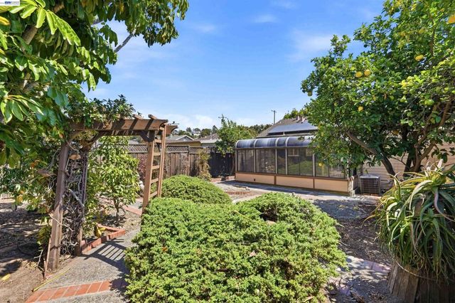 5401 Solano Ave, Richmond, CA 94805