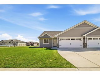 4911 Field Crest Lane, Eau Claire, WI 54701