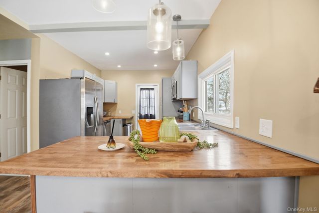 35 Shady Creek Road, Pleasant Valley, NY 12569