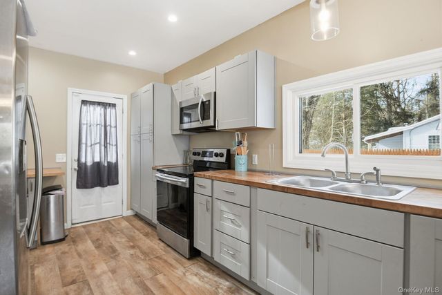 35 Shady Creek Road, Pleasant Valley, NY 12569