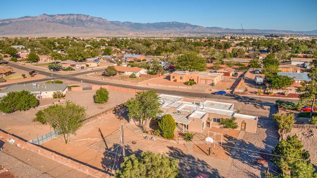 3505 33rd Circle SE, Rio Rancho, NM 87124