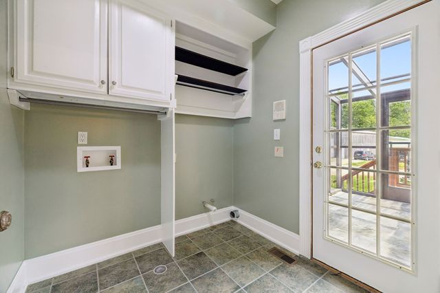 1374 Peter Pond Rd, Ashland City, TN 37015