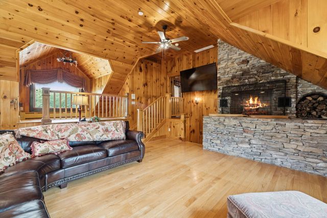 1374 Peter Pond Rd, Ashland City, TN 37015