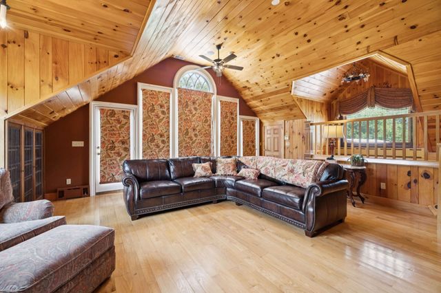 1374 Peter Pond Rd, Ashland City, TN 37015