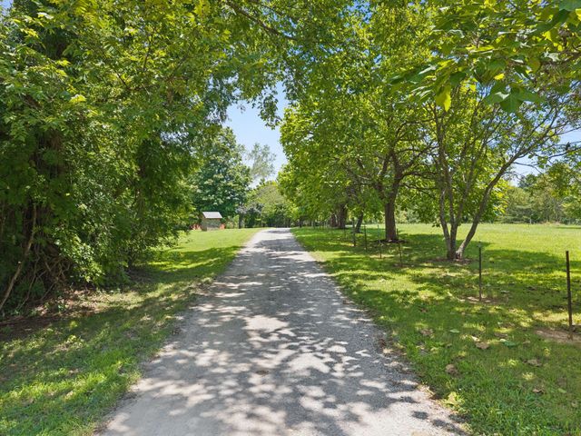 1374 Peter Pond Rd, Ashland City, TN 37015