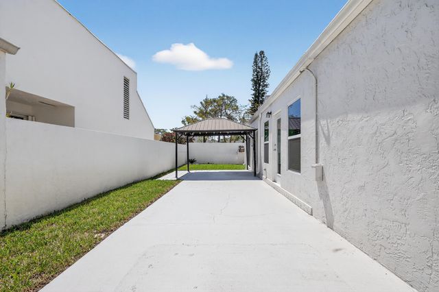 2145 NW 10th Street, Delray Beach, FL 33445