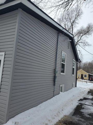 1347 Rose Avenue, Benton Harbor, MI 49022