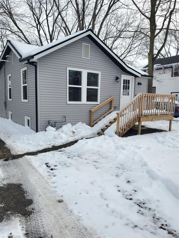 1347 Rose Avenue, Benton Harbor, MI 49022