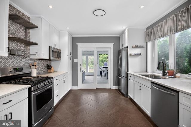 35 MANOR AVE, Oaklyn, NJ 08107
