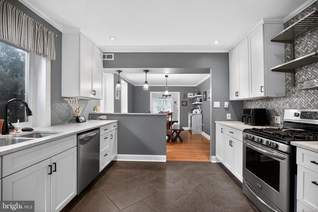35 MANOR AVE, Oaklyn, NJ 08107