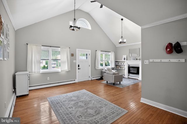 35 MANOR AVE, Oaklyn, NJ 08107
