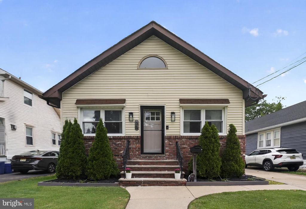 35 MANOR AVE, Oaklyn, NJ 08107